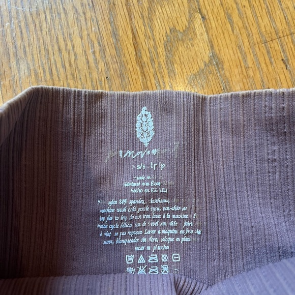 Good karma biker shorts in elderberry color - Picture 3 of 4